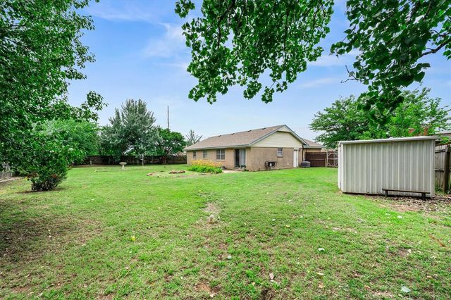 601 SW 27th Street, Moore, OK 73160