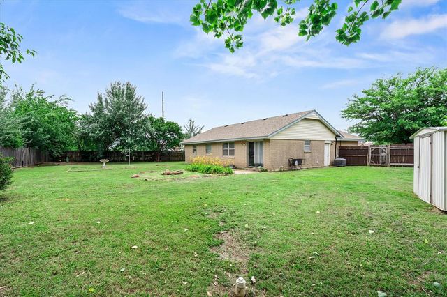 601 SW 27th Street, Moore, OK 73160