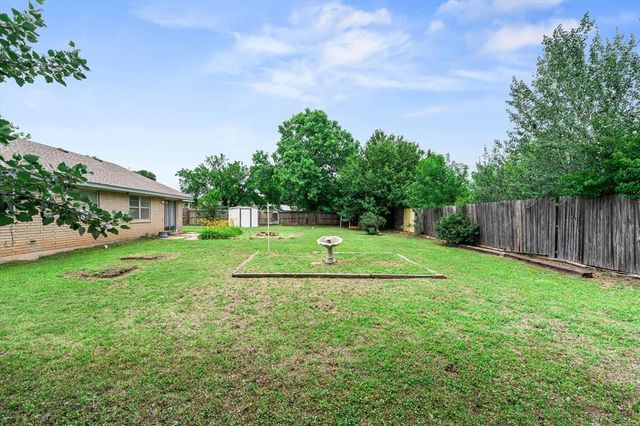 601 SW 27th Street, Moore, OK 73160