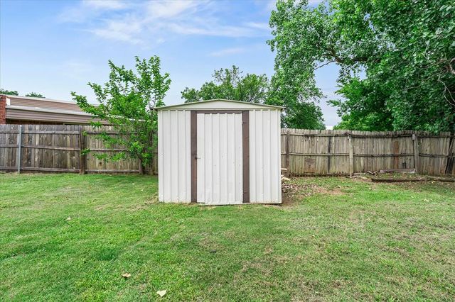 601 SW 27th Street, Moore, OK 73160