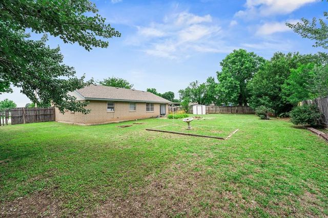 601 SW 27th Street, Moore, OK 73160