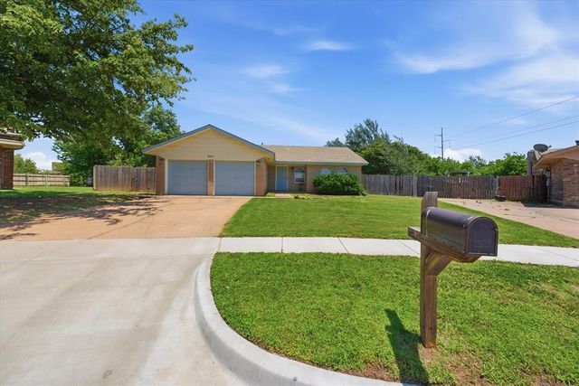 601 SW 27th Street, Moore, OK 73160