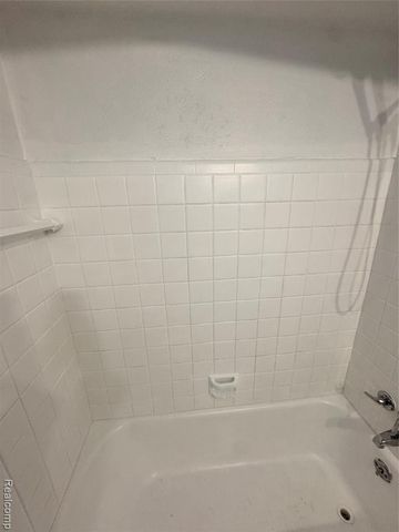 12010 Lakepointe Street, Detroit, MI 48224