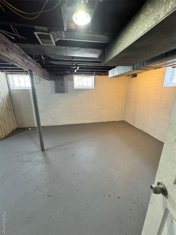 12010 Lakepointe Street, Detroit, MI 48224