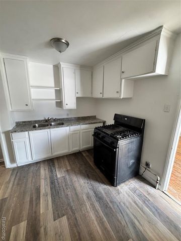 12010 Lakepointe Street, Detroit, MI 48224