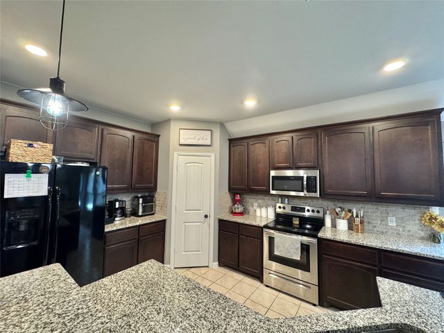 1816 Vallana Drive, Gainesville, TX 76240