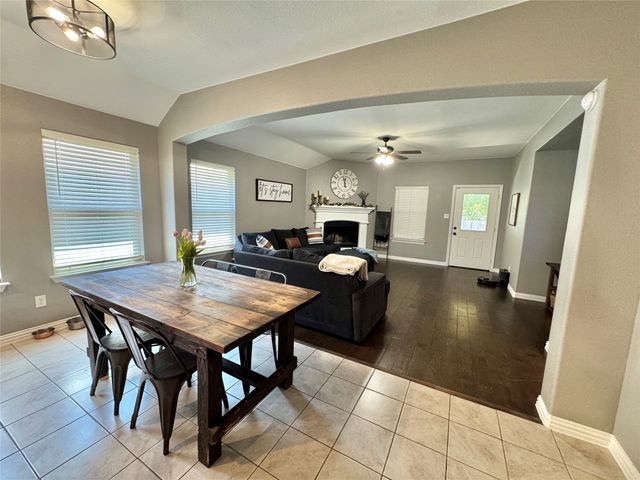 1816 Vallana Drive, Gainesville, TX 76240