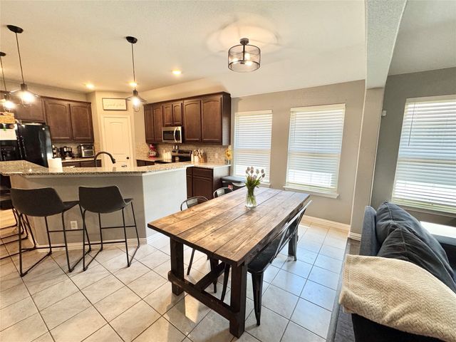 1816 Vallana Drive, Gainesville, TX 76240