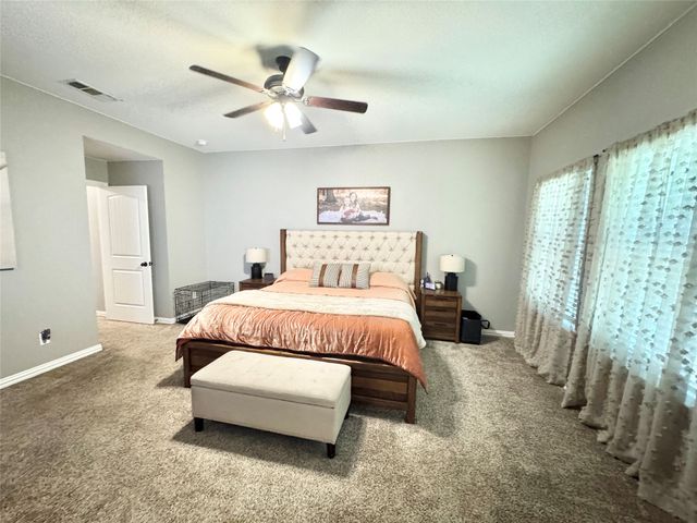 1816 Vallana Drive, Gainesville, TX 76240