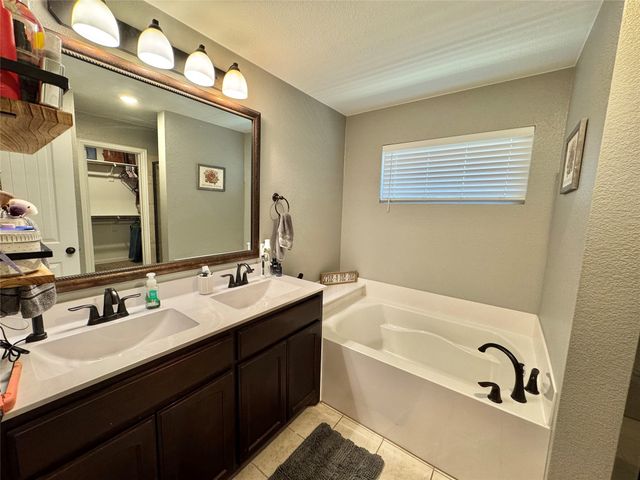 1816 Vallana Drive, Gainesville, TX 76240