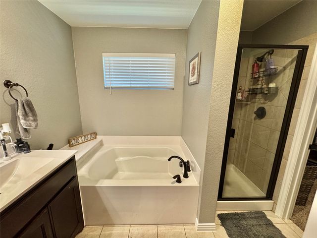1816 Vallana Drive, Gainesville, TX 76240