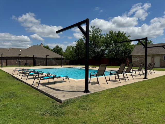 1816 Vallana Drive, Gainesville, TX 76240