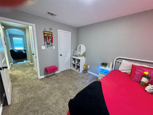 1816 Vallana Drive, Gainesville, TX 76240