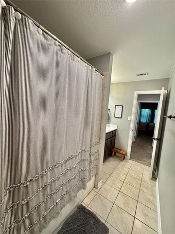 1816 Vallana Drive, Gainesville, TX 76240