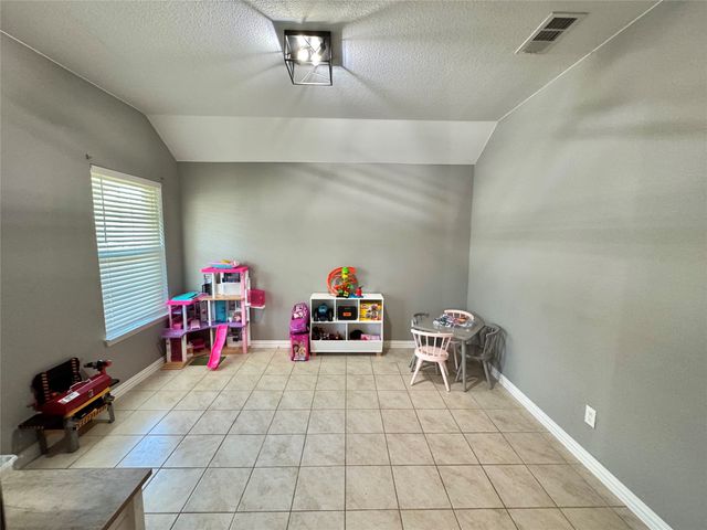 1816 Vallana Drive, Gainesville, TX 76240