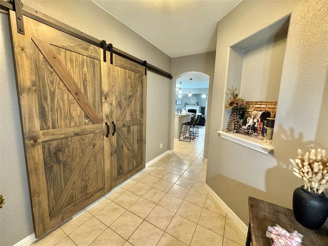 1816 Vallana Drive, Gainesville, TX 76240