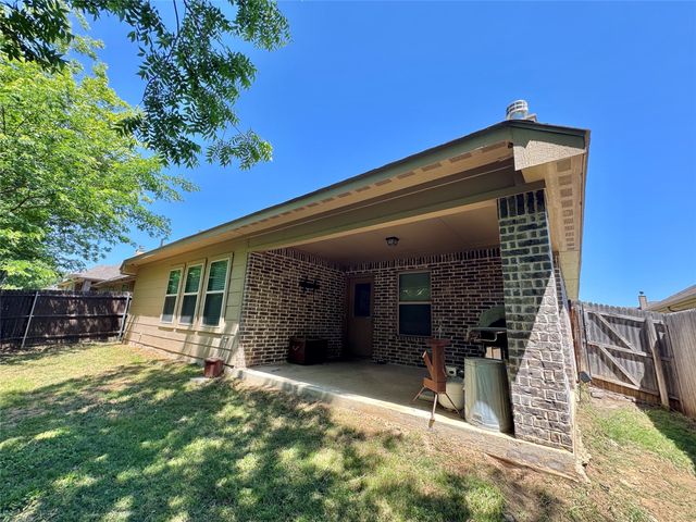 1816 Vallana Drive, Gainesville, TX 76240