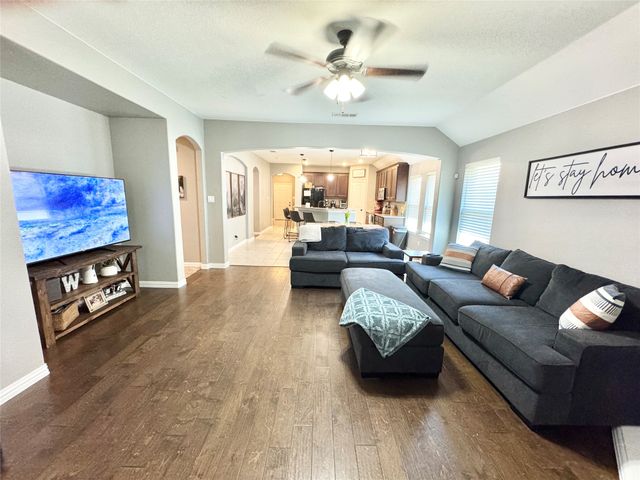 1816 Vallana Drive, Gainesville, TX 76240