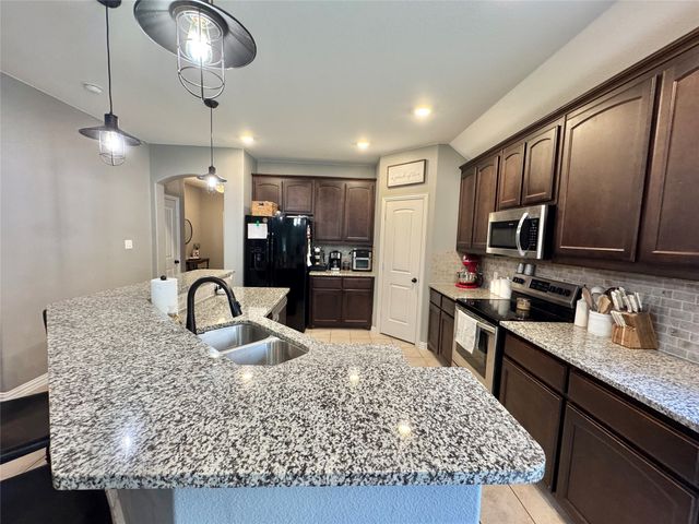 1816 Vallana Drive, Gainesville, TX 76240