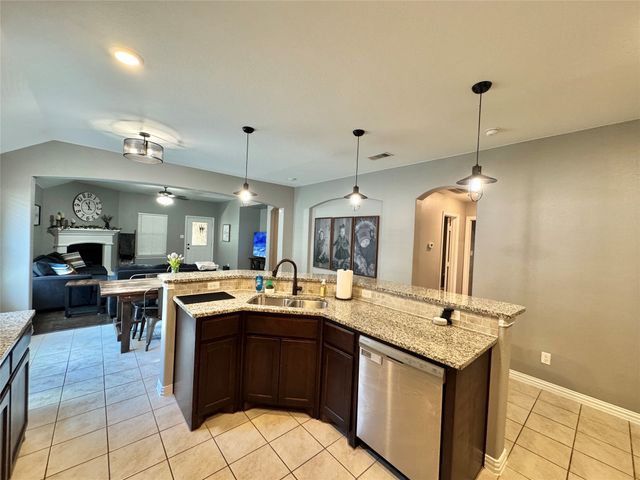 1816 Vallana Drive, Gainesville, TX 76240