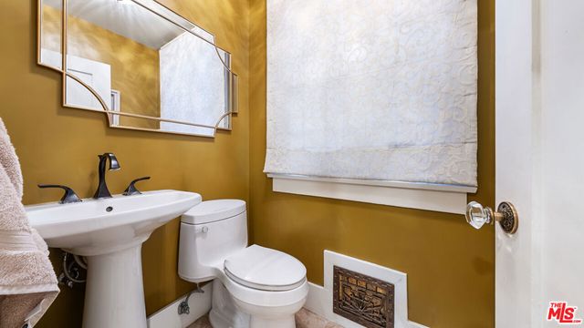 1625 Opechee Way, Glendale, CA 91208
