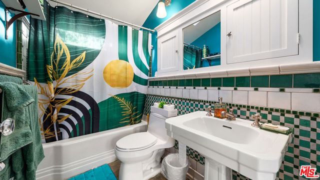 1625 Opechee Way, Glendale, CA 91208