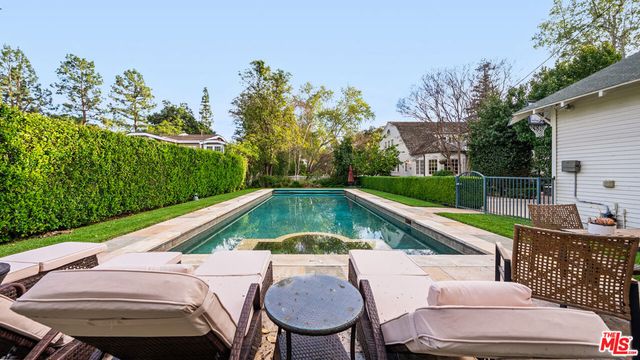 1625 Opechee Way, Glendale, CA 91208