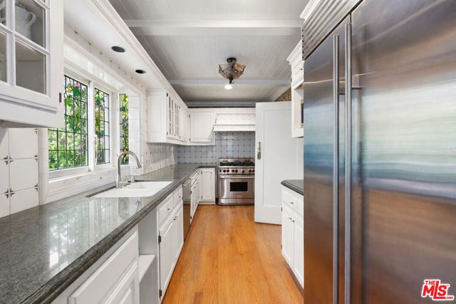 1625 Opechee Way, Glendale, CA 91208