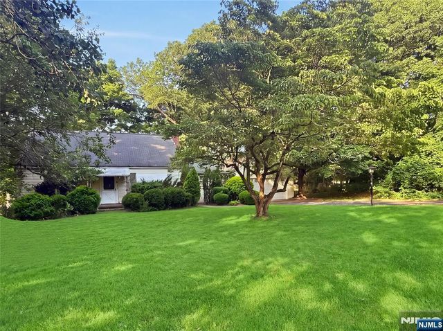 783 Sunset Terrace, Franklin Lakes, NJ 07417