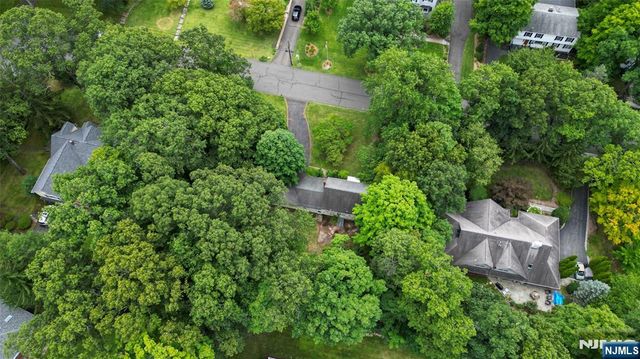 783 Sunset Terrace, Franklin Lakes, NJ 07417