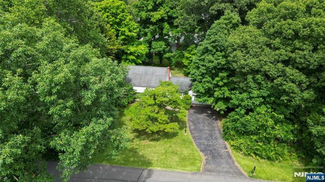783 Sunset Terrace, Franklin Lakes, NJ 07417