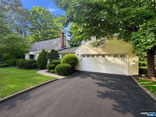 783 Sunset Terrace, Franklin Lakes, NJ 07417