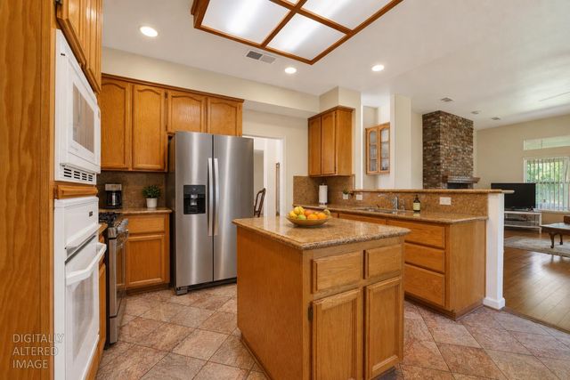 6141 Hall Ln, Carmichael, CA 95608