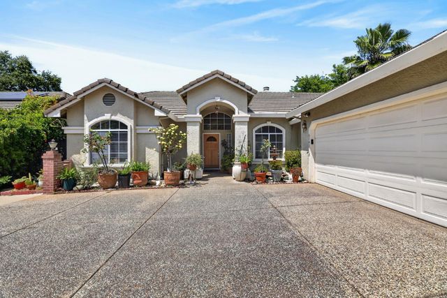 6141 Hall Ln, Carmichael, CA 95608