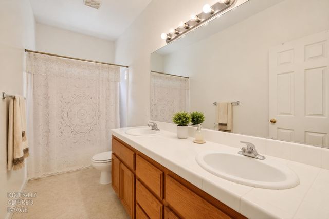 6141 Hall Ln, Carmichael, CA 95608