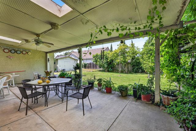 6141 Hall Ln, Carmichael, CA 95608