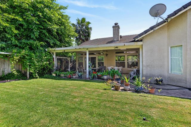 6141 Hall Ln, Carmichael, CA 95608