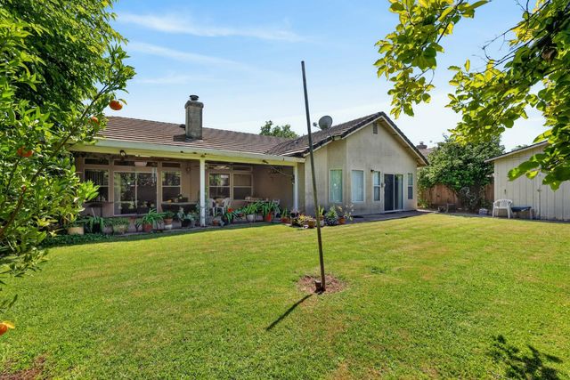 6141 Hall Ln, Carmichael, CA 95608