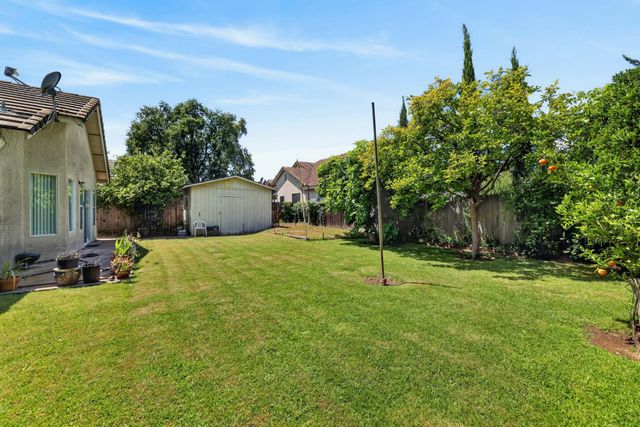 6141 Hall Ln, Carmichael, CA 95608
