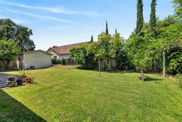 6141 Hall Ln, Carmichael, CA 95608