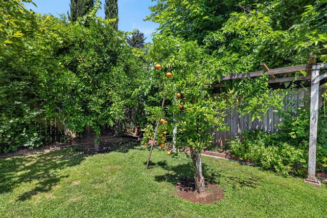 6141 Hall Ln, Carmichael, CA 95608