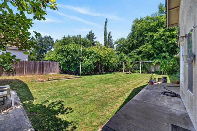 6141 Hall Ln, Carmichael, CA 95608