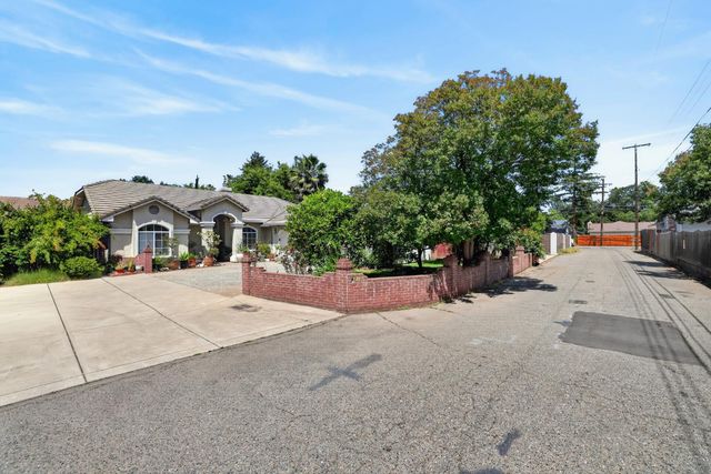 6141 Hall Ln, Carmichael, CA 95608