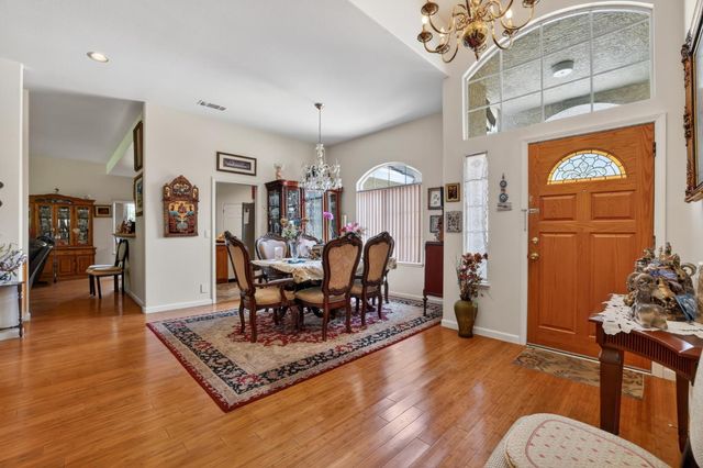 6141 Hall Ln, Carmichael, CA 95608