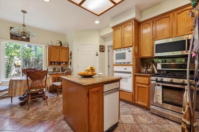 6141 Hall Ln, Carmichael, CA 95608