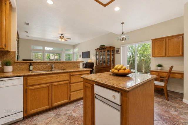 6141 Hall Ln, Carmichael, CA 95608
