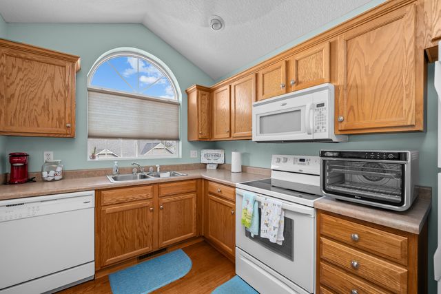 1133 33rd Avenue Circle, Silvis, IL 61282