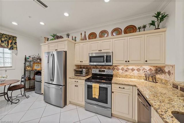 8239 Parkstone PL 102, Naples, FL 34120