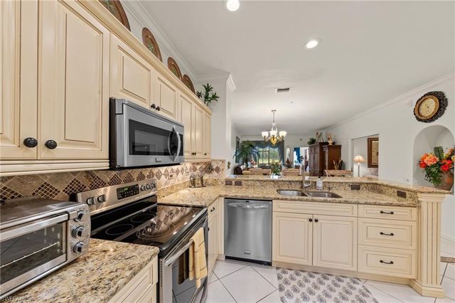 8239 Parkstone PL 102, Naples, FL 34120