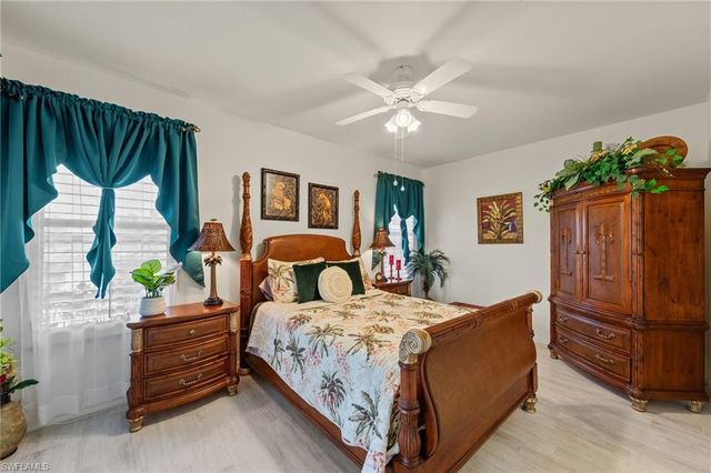 8239 Parkstone PL 102, Naples, FL 34120